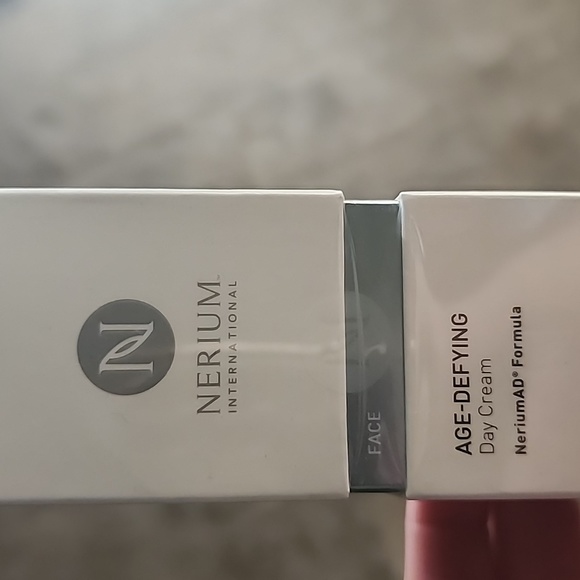 Nerium Day Cream - Picture 3 of 3